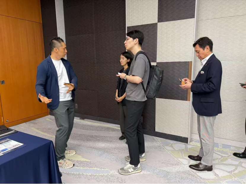 DataMesh discussing industrial digital twin applications with participants at the Keidanren dialogue