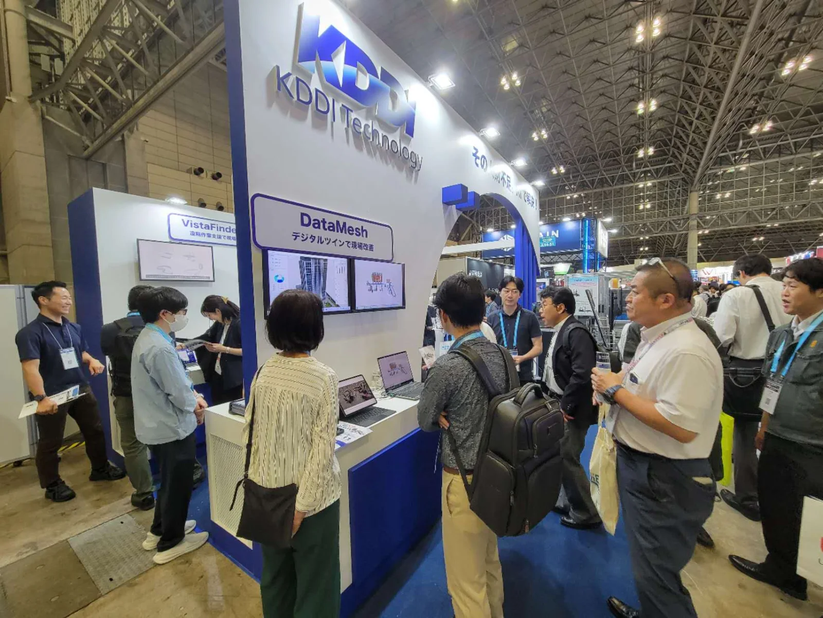 DataMesh FactVerse demonstration area inside the KDDI Technology booth